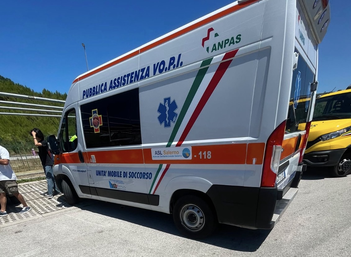 Anziana investita nell’area di servizio di Campagna, trasportata in ospedale