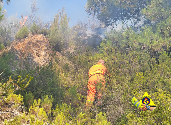Maratea, nuovi incendi: volontari del Gruppo Lucano in azione a Massa
