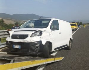 Tamponamento sulla A2 del Mediterraneo nei pressi di Padula-Buonabitacolo: un ferito