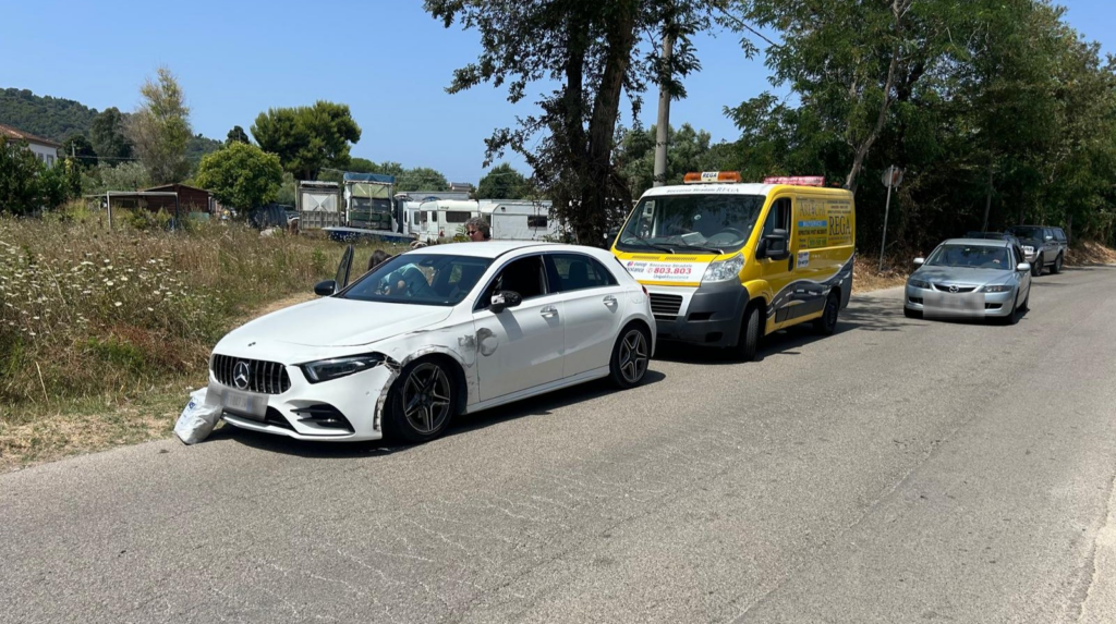 Incidente a San Marco di Castellabate: scontro tra un’auto e un furgone, un ferito lieve