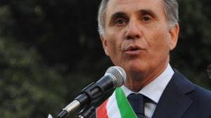 Eboli, l’appello del sindaco ai consiglieri per evitare il commissariamento