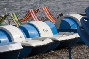 Camerota, due ragazzi in difficoltà su un pedalò: salvati dal bagnino