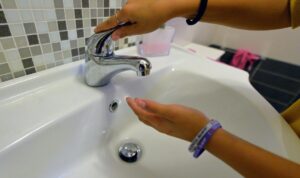 Marina di Camerota senz’acqua in piena estate: migliaia di persone a secco, è caos per attività