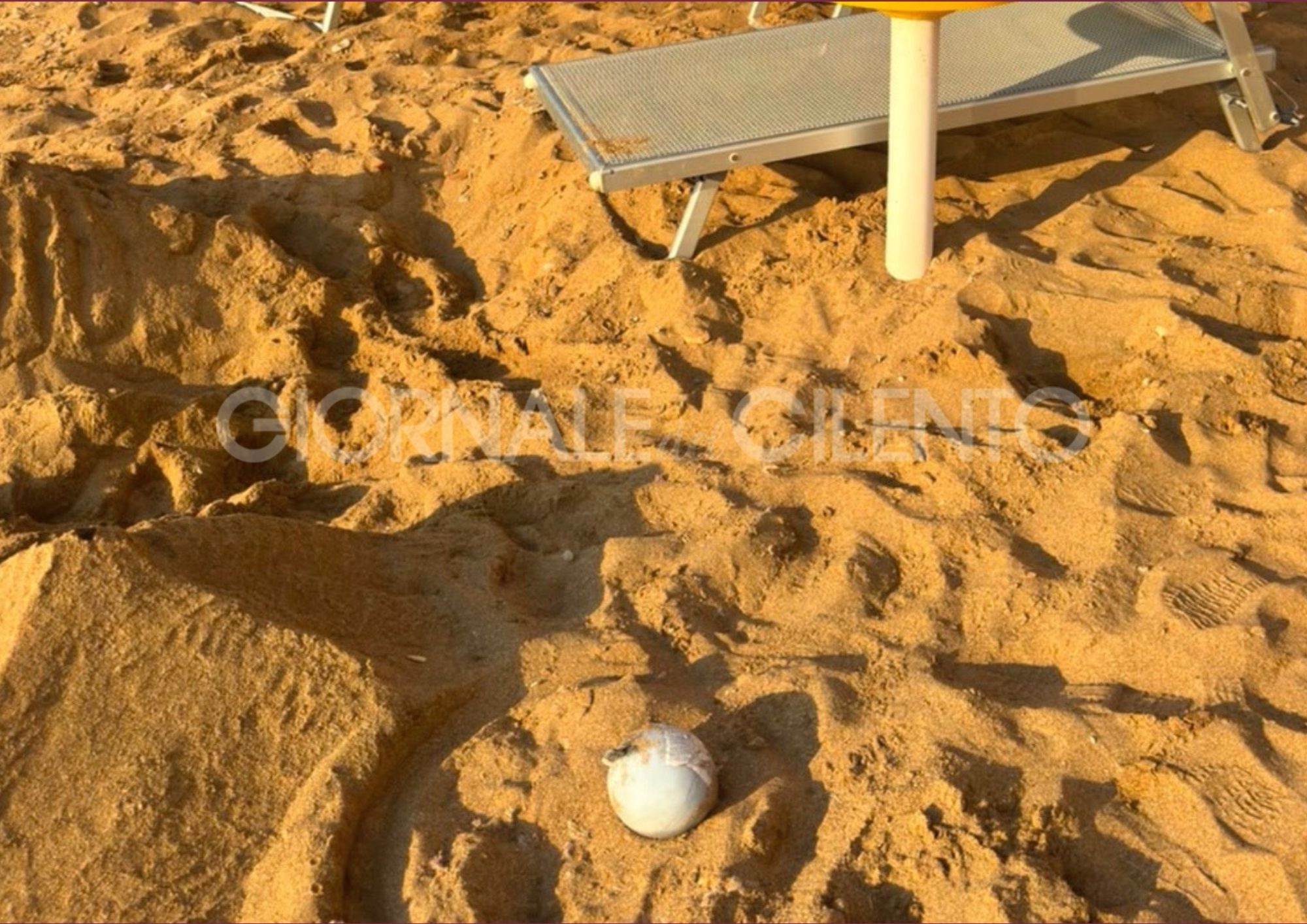 Castellabate, allarme sulla spiaggia per un presunto ordigno: era un residuo pirotecnico inerte