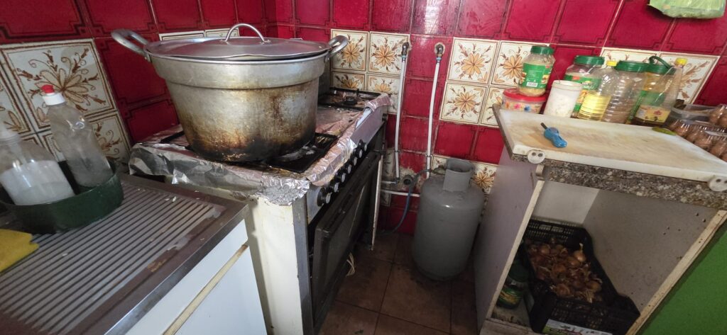 Salerno, blitz del N.O.S. nel centro storico: scoperto appartamento con 24 posti letto