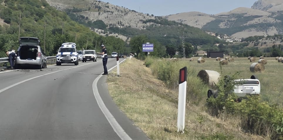 Incidente tra due auto sulla Polla-Sant’Arsenio, due feriti
