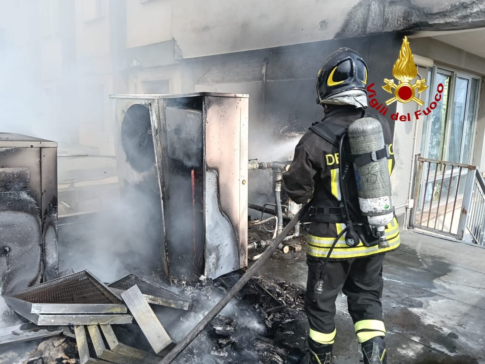 Incendio al Pronto soccorso del Ruggi di Salerno, paura tra pazienti e personale