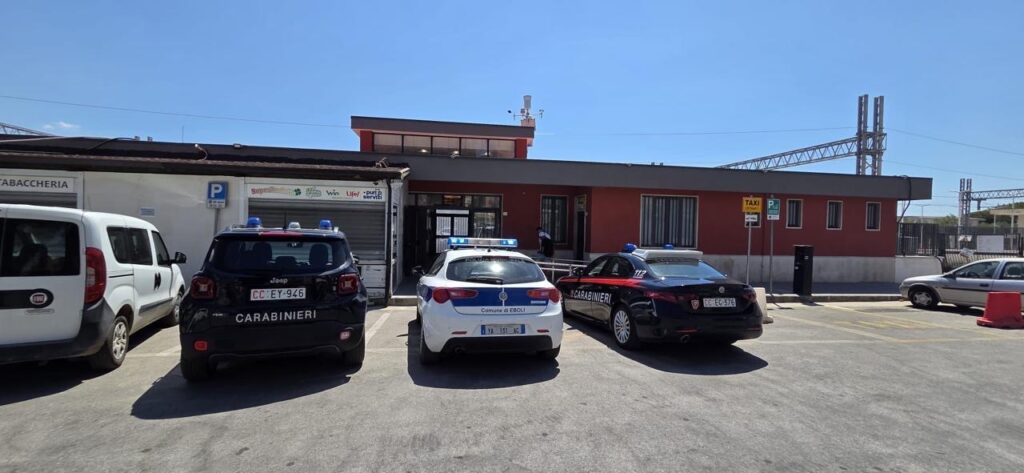 Eboli, diverbio a bordo dell’Intercity: treno fermo e passeggeri trasferiti sui pullman