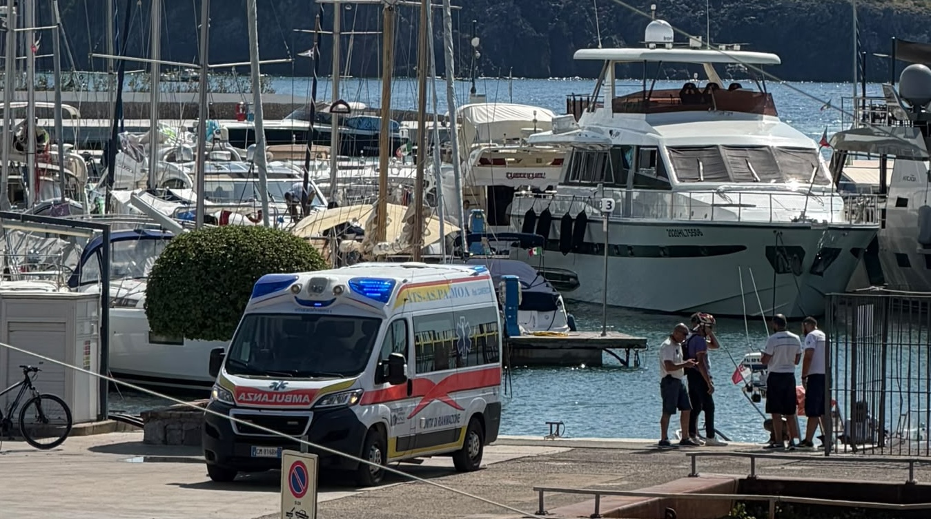 Turista cade a Baia Infreschi: soccorsa via mare e trasferita in ospedale
