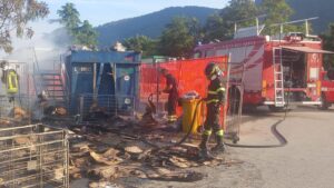 Incendio nell’area di servizio di Sala Consilina: cartoni da smaltire vanno in fiamme