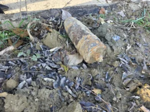 Ordigno bellico riaffiora in un terreno di Battipaglia: scatta la messa in sicurezza