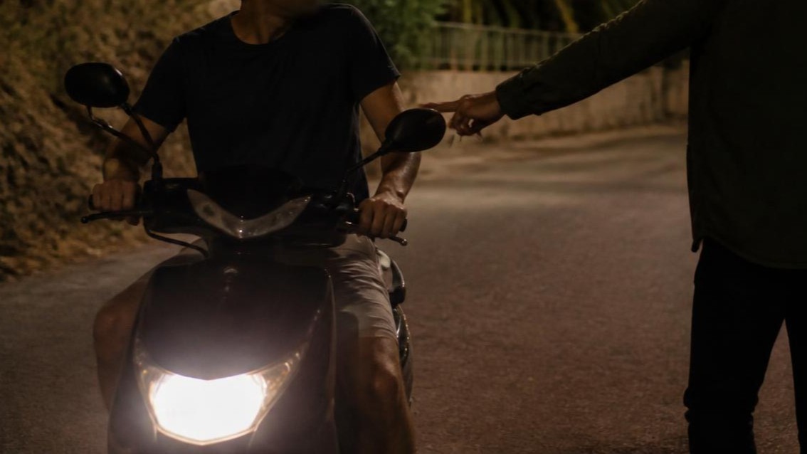 Palinuro, offre un passaggio a uno sconosciuto e viene minacciato