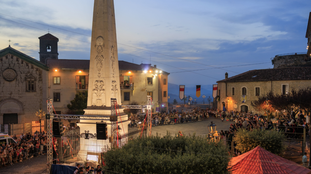 Alla tavola della principessa Costanza, oggi il gran finale con l’attesissimo assalto al castello 