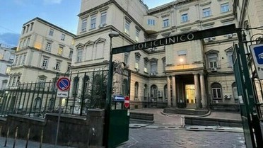 Nato al Policlinico Vanvitelli il primo bambino in Campania con una nuova tecnica per il parto operativo