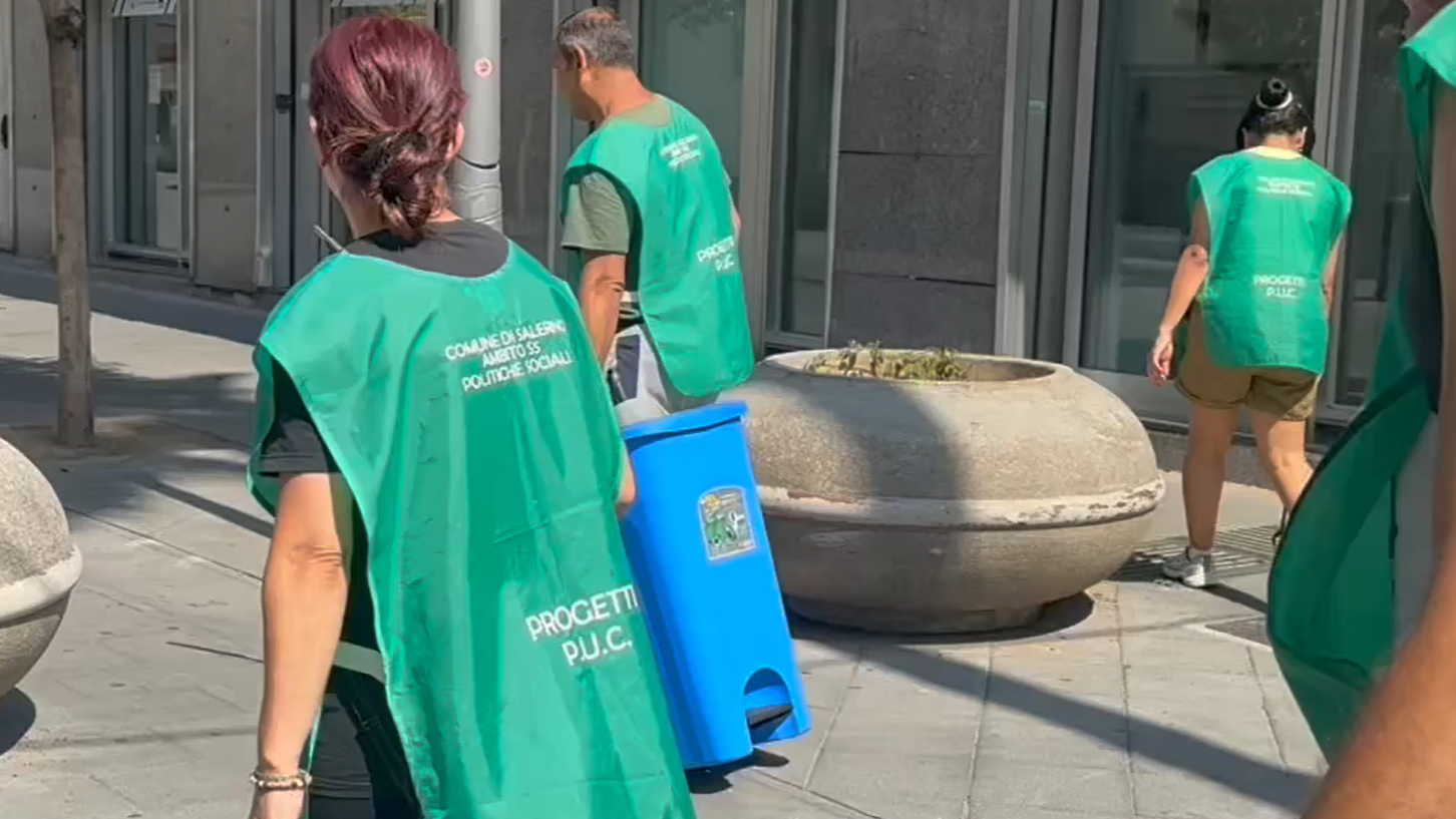 Progetto utile alla comunità, in campo a Salerno per la rimozione dei mozziconi in centro città