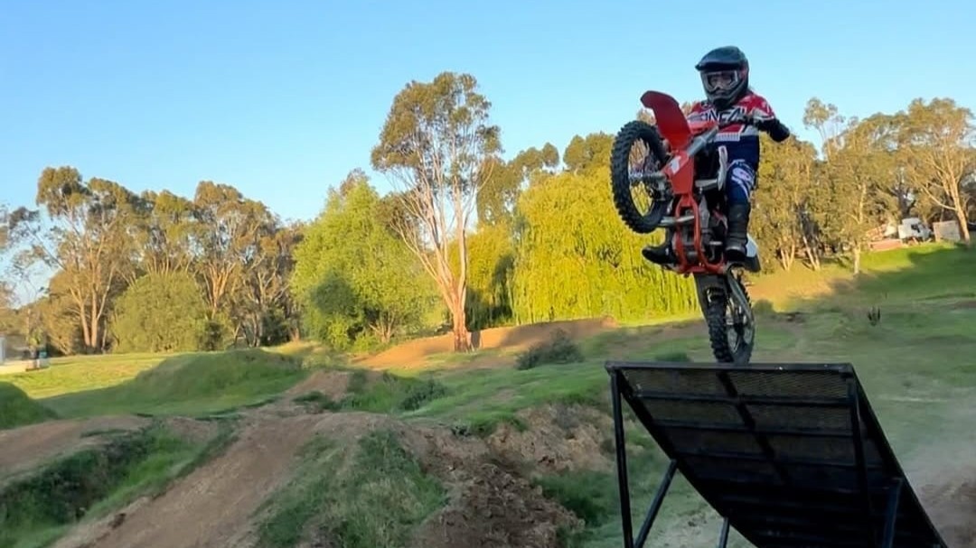 Rocky Glynn, il piccolo gigante del motocross: a 10 anni sfida la gravità