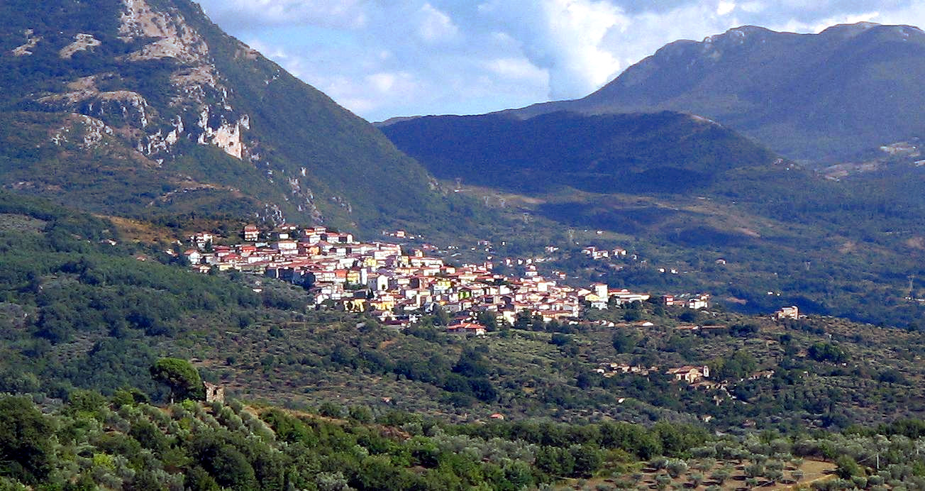 Roscigno vuole ripopolare il borgo recuperando gli alloggi Erp inutilizzati