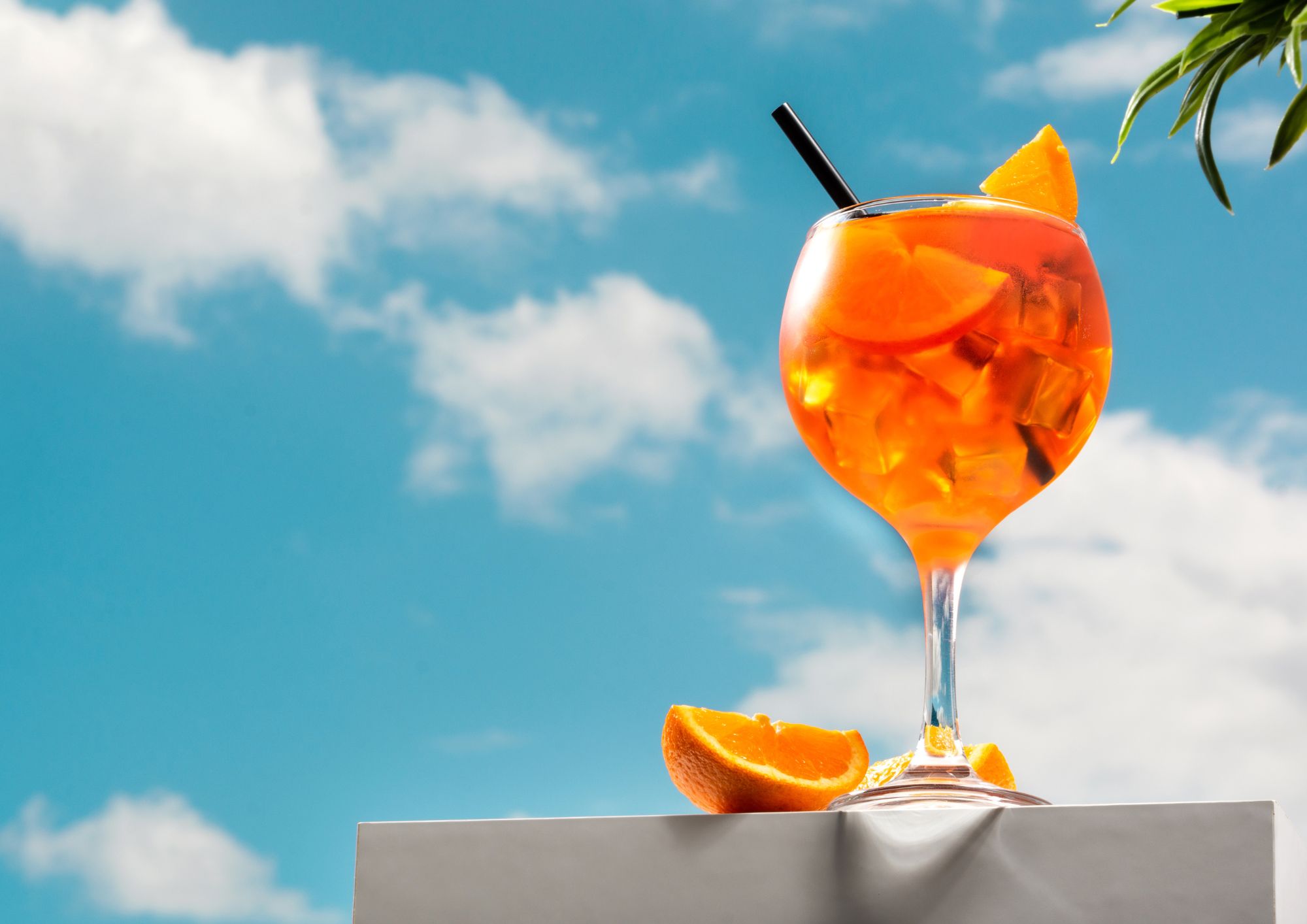 Estate nel bicchiere: i cocktail protagonisti della bella stagione tra gusto, freschezza e creatività