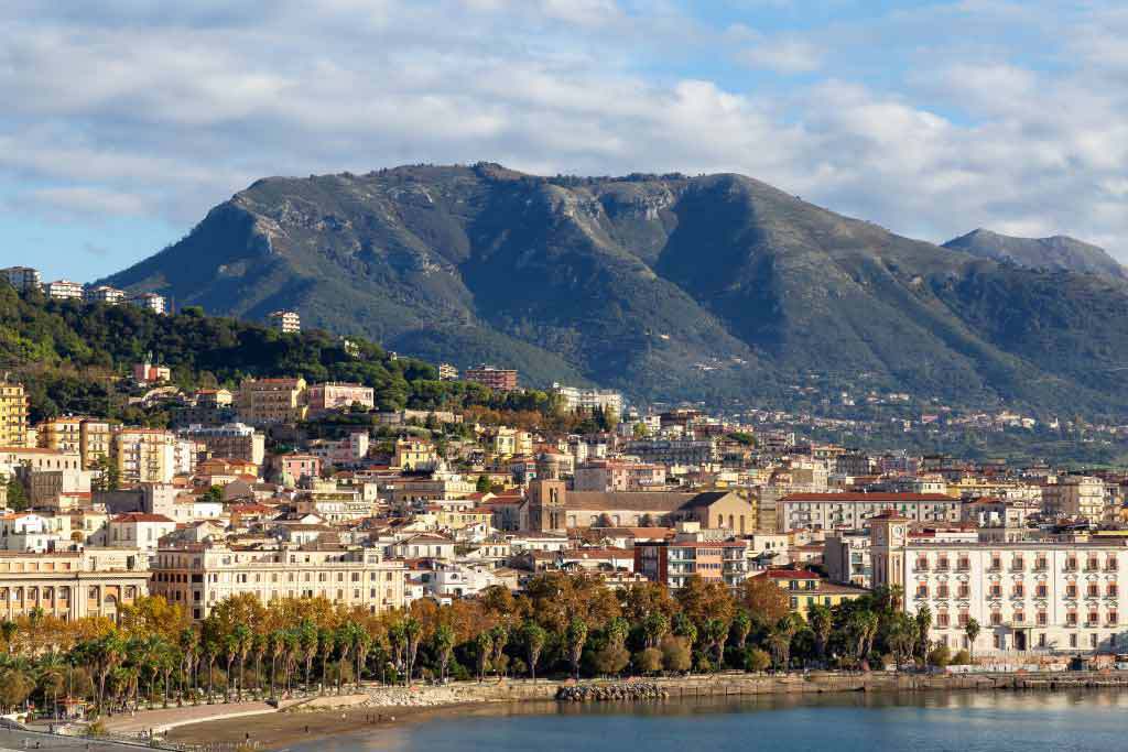 Giugliano supera Salerno: cambia la geografia demografica della Campania