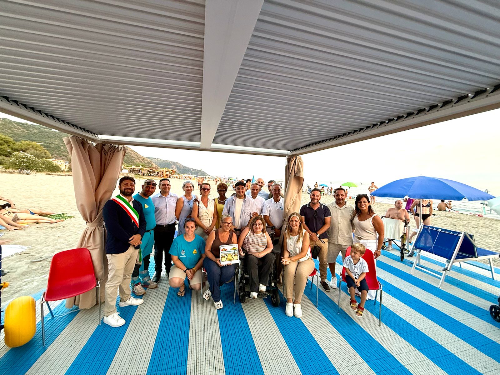 Ascea inaugura Betuabu, la spiaggia libera e inclusiva per un mare accessibile a tutti