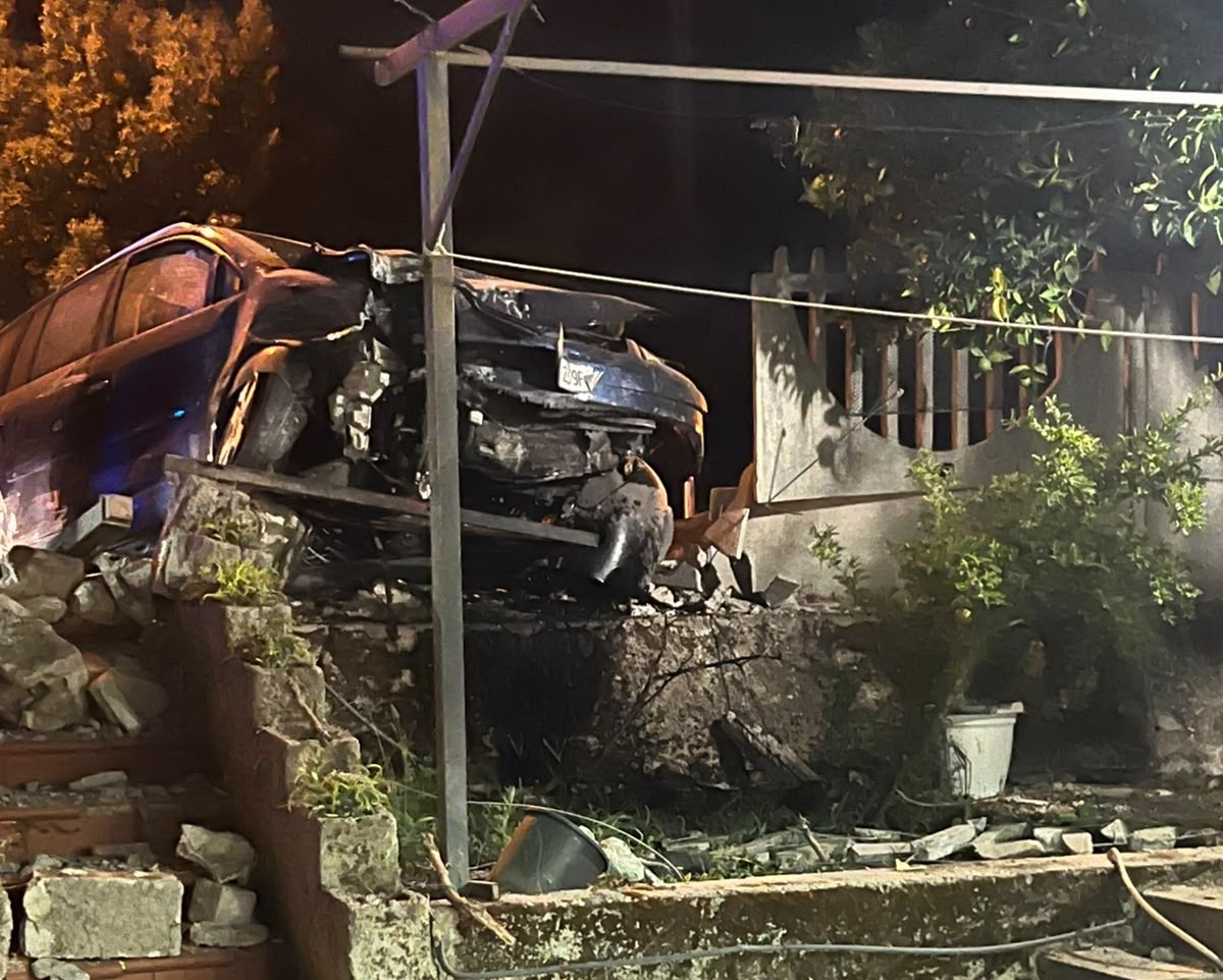 Auto fuori strada sulla litoranea: due feriti