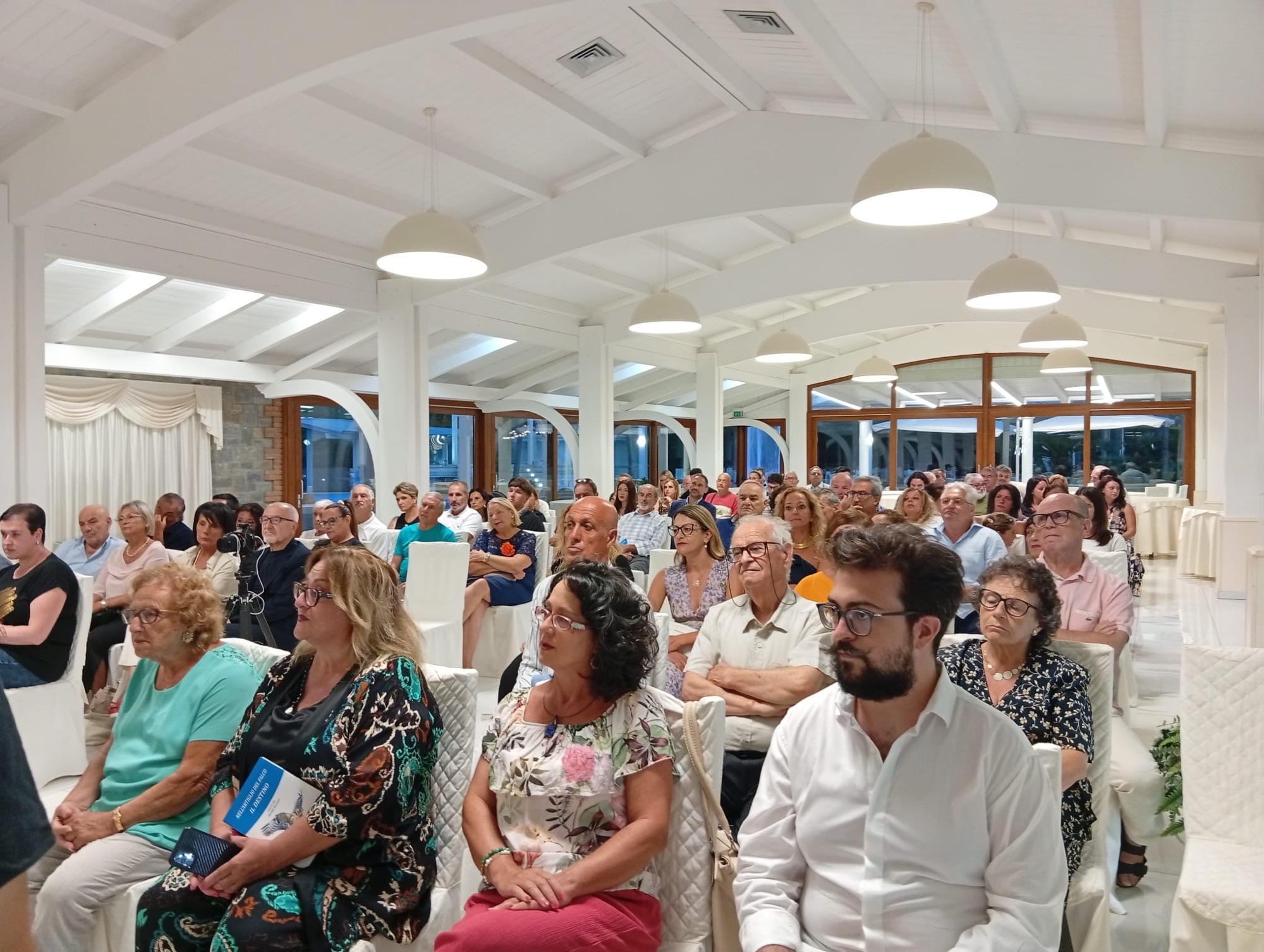 “Nell’artiglio del falco il destino”: l’opera di Laura Inserra e Michele Montuori incanta Policastro Bussentino