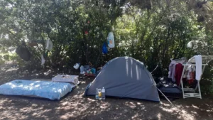 Camerota, controlli sulle spiagge: 15 verbali per campeggio abusivo