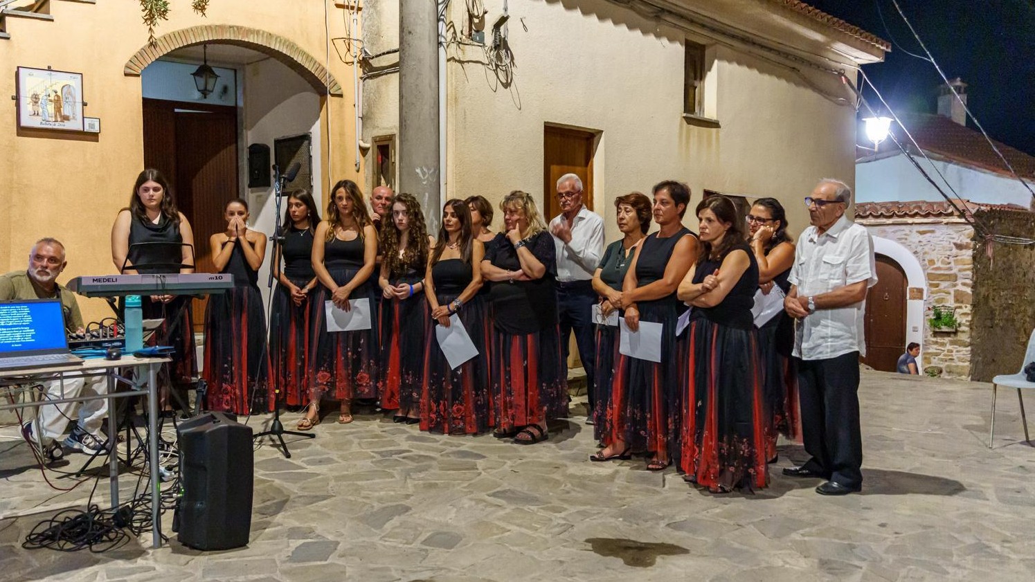 A Cosentini di Montecorice emozioni e musica per il primo appuntamento di “Vieni cca facimo nu cunto”