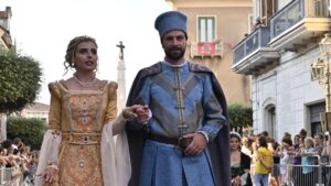 Teggiano, presentata “Alla tavola della principessa Costanza” 2026
