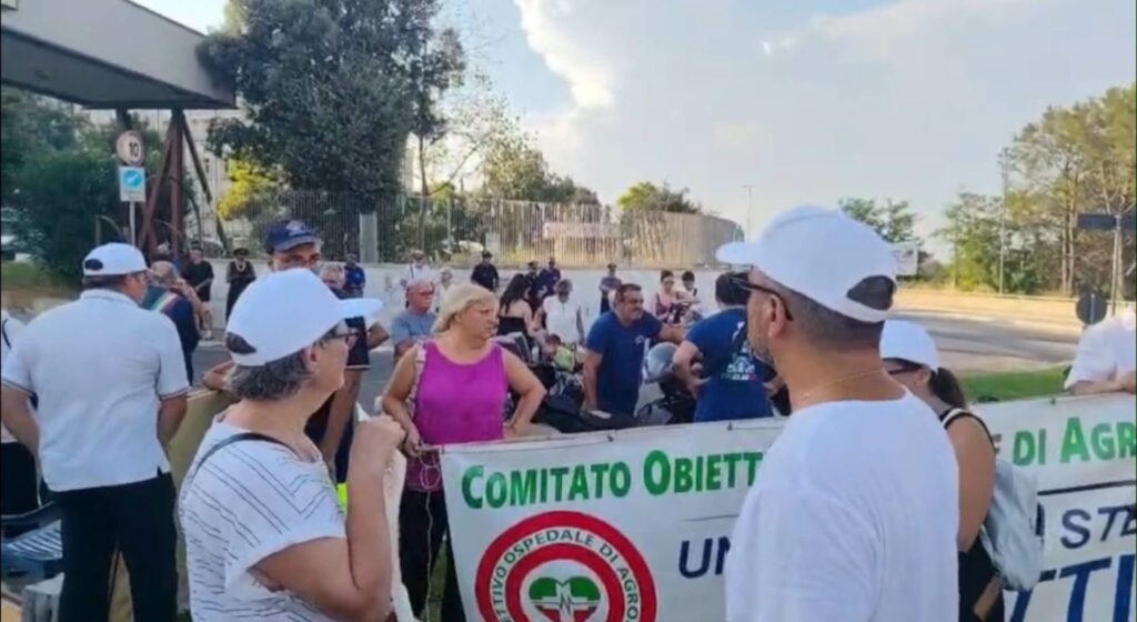 Agropoli lotta per l’ospedale: corteo in marcia verso il Comune per il Pronto Soccorso