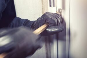 Salerno, tentato furto in un condominio a Mariconda: residenti in allarme