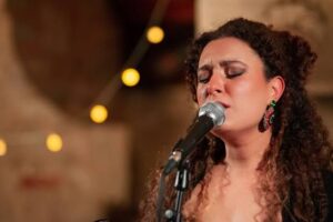 Da Taormina e Dolce & Gabbana a Teggiano, la musica d’autore di Simona Sciacca e dei Four Seasons Quintet
