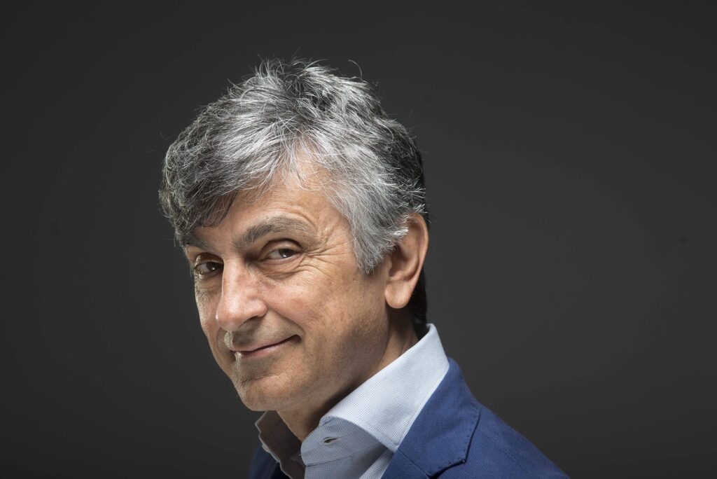 Certosa Village 2026, Vincenzo Salemme a Padula celebra 50 anni di carriera con “Lo spettacolo della mia vita… e fuori nevica”