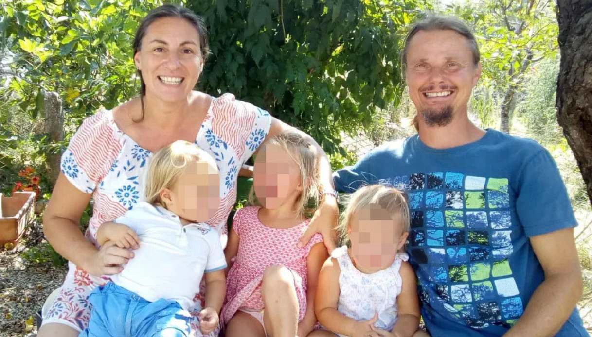 La “famiglia nel bosco” arriva nel paese più piccolo del Cilento: Valle dell’Angelo si trasforma in uno studio televisivo a cielo aperto