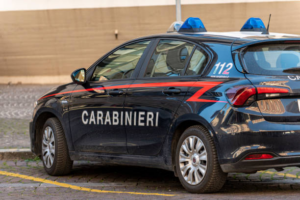 Vallo di Diano, maltratta la compagna in casa: allontanato e denunciato