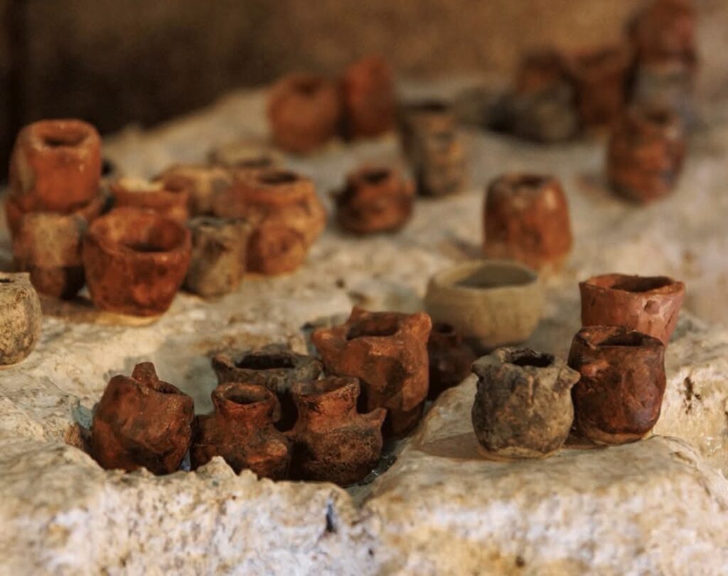 Grotte di Pertosa-Auletta, i piccoli vasi votivi raccontano gli antichi culti dell’acqua