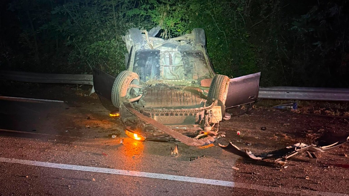 Incidente nella notte tra Montesano e Casalbuono: auto si ribalta, diversi giovani coinvolti