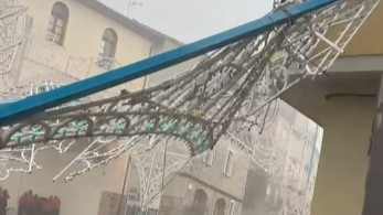 Tromba d’aria a Laurino, luminarie abbattute alla vigilia della festa