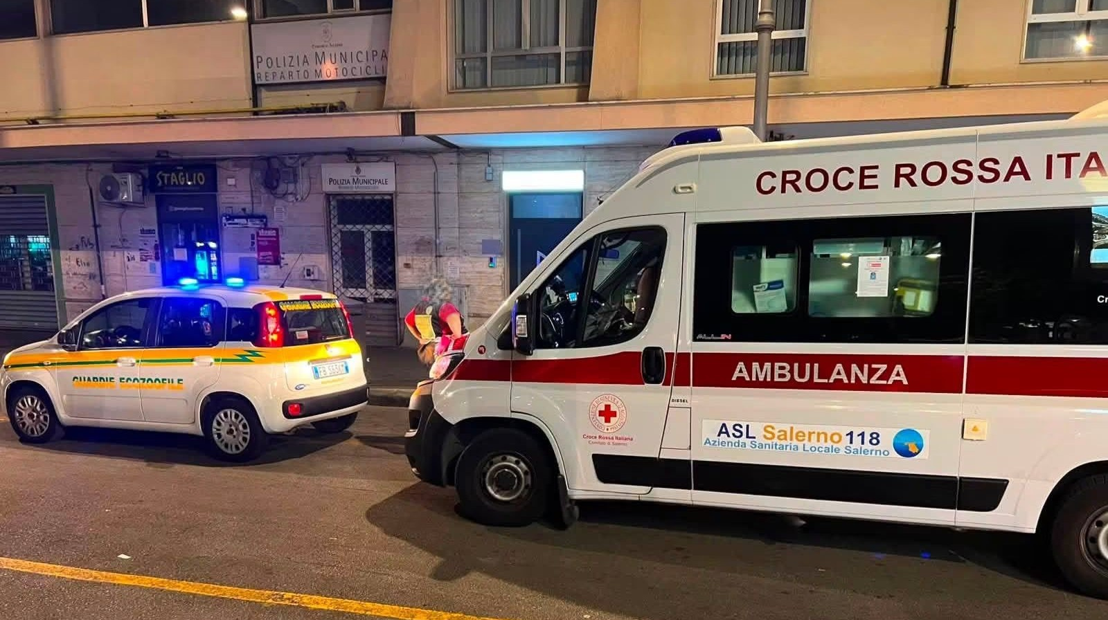 Malore davanti alla stazione di Salerno, 38enne trasportato a Cava de’ Tirreni