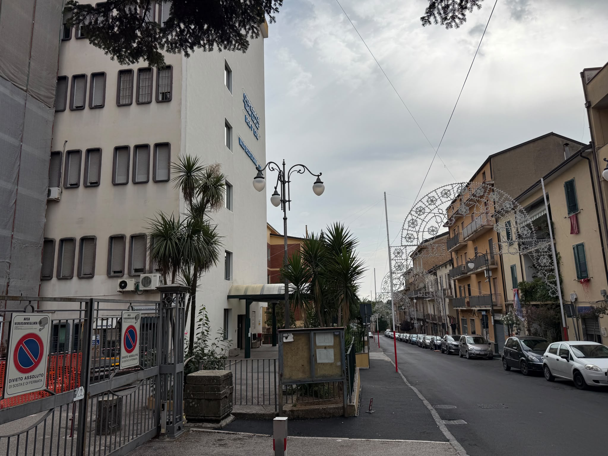 Vallo della Lucania, furto al “San Luca”: svuotati tre distributori automatici