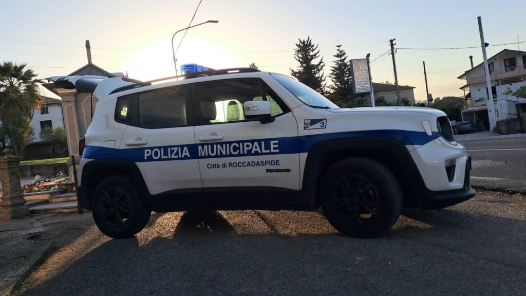 Noleggia un’auto e non la restituisce per due anni: ritrovata dalla polizia municipale di Roccadaspide