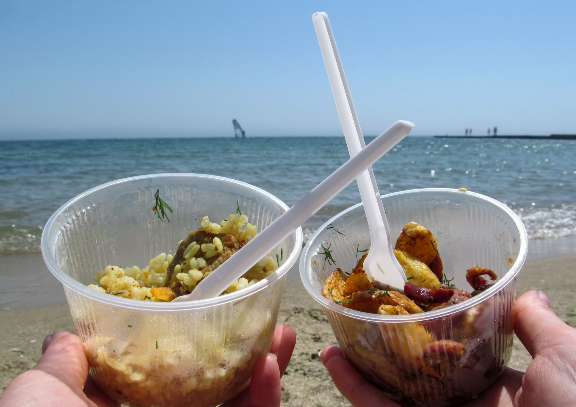 Cibo da casa al lido, il gestore può vietarlo? Cosa prevede la normativa
