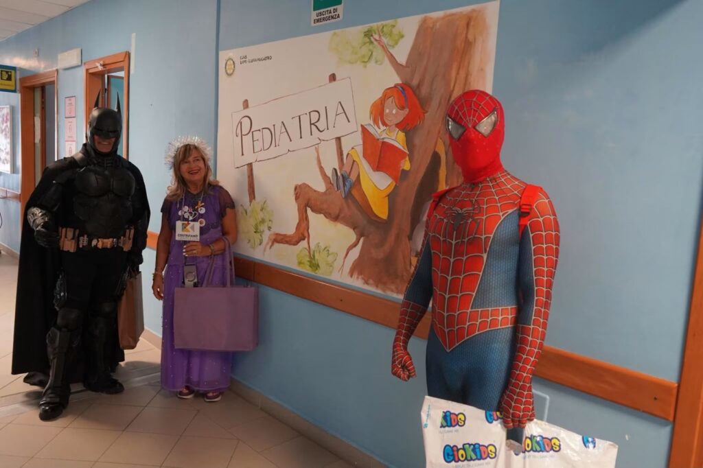 Supereroi in corsia, grande successo per l’iniziativa dedicata ai bambini