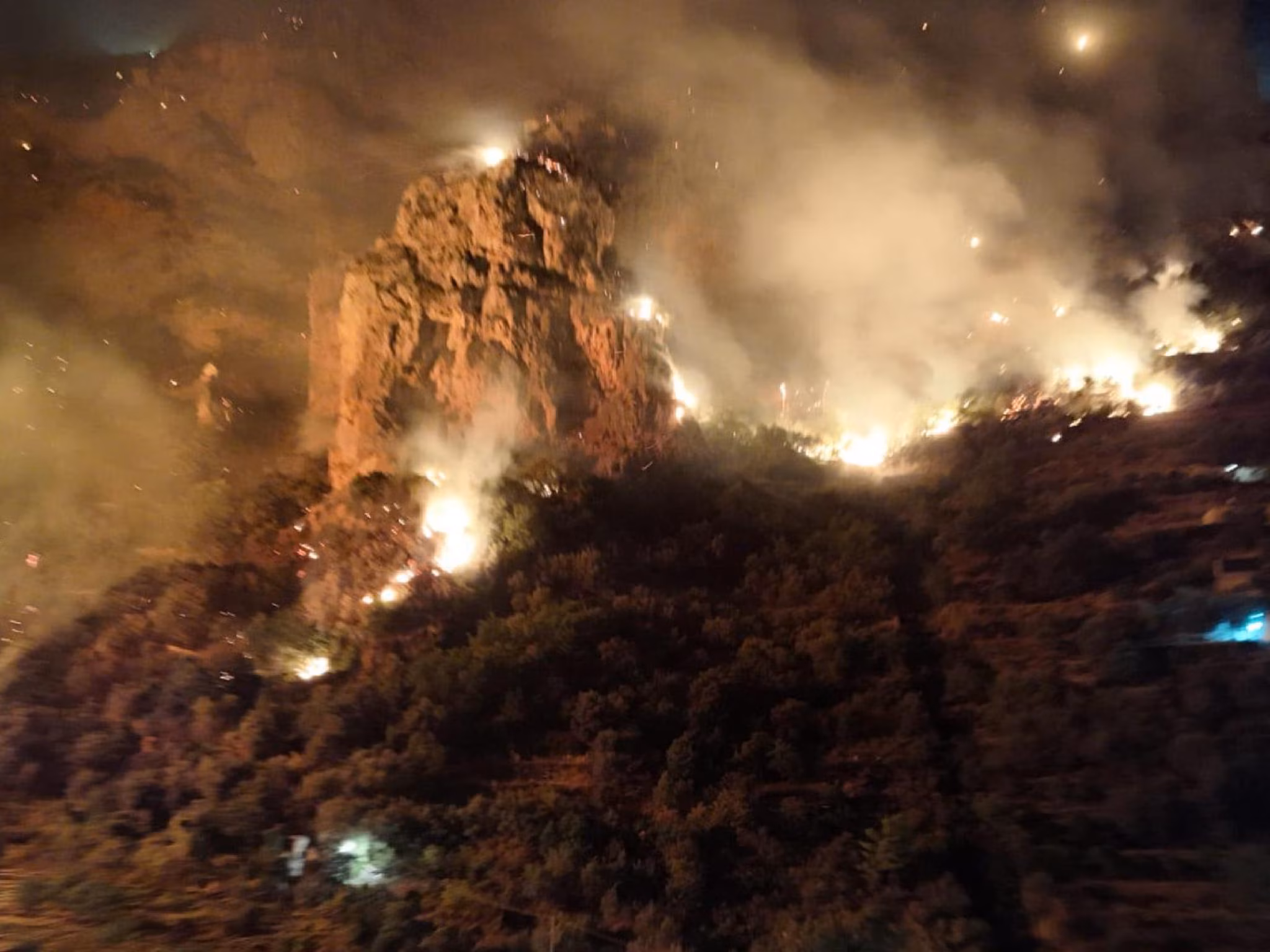 Incendi in Costiera Amalfitana, tre inchieste della Procura