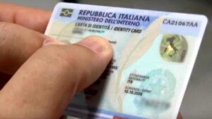 Eboli, carta d’identità elettronica senza microchip: denunciato