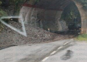 San Severino di Centola, frana per il maltempo: strada chiusa