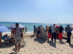 Cetara, 63enne muore in mare davanti ai figli alla Spiaggia dei Limoni