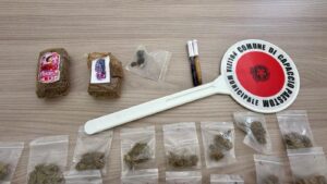 Droga, sequestrate a Capaccio Paestum 70 dosi di marijuana e tre panetti di hashish