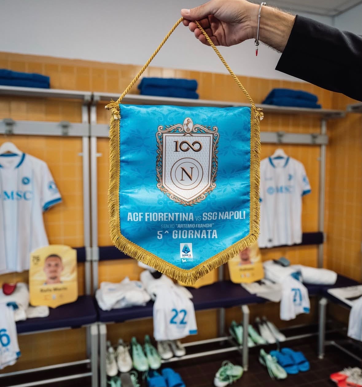 Il Franchi si accende per una sfida di grande fascino: alle 12:30 Fiorentina-Napoli