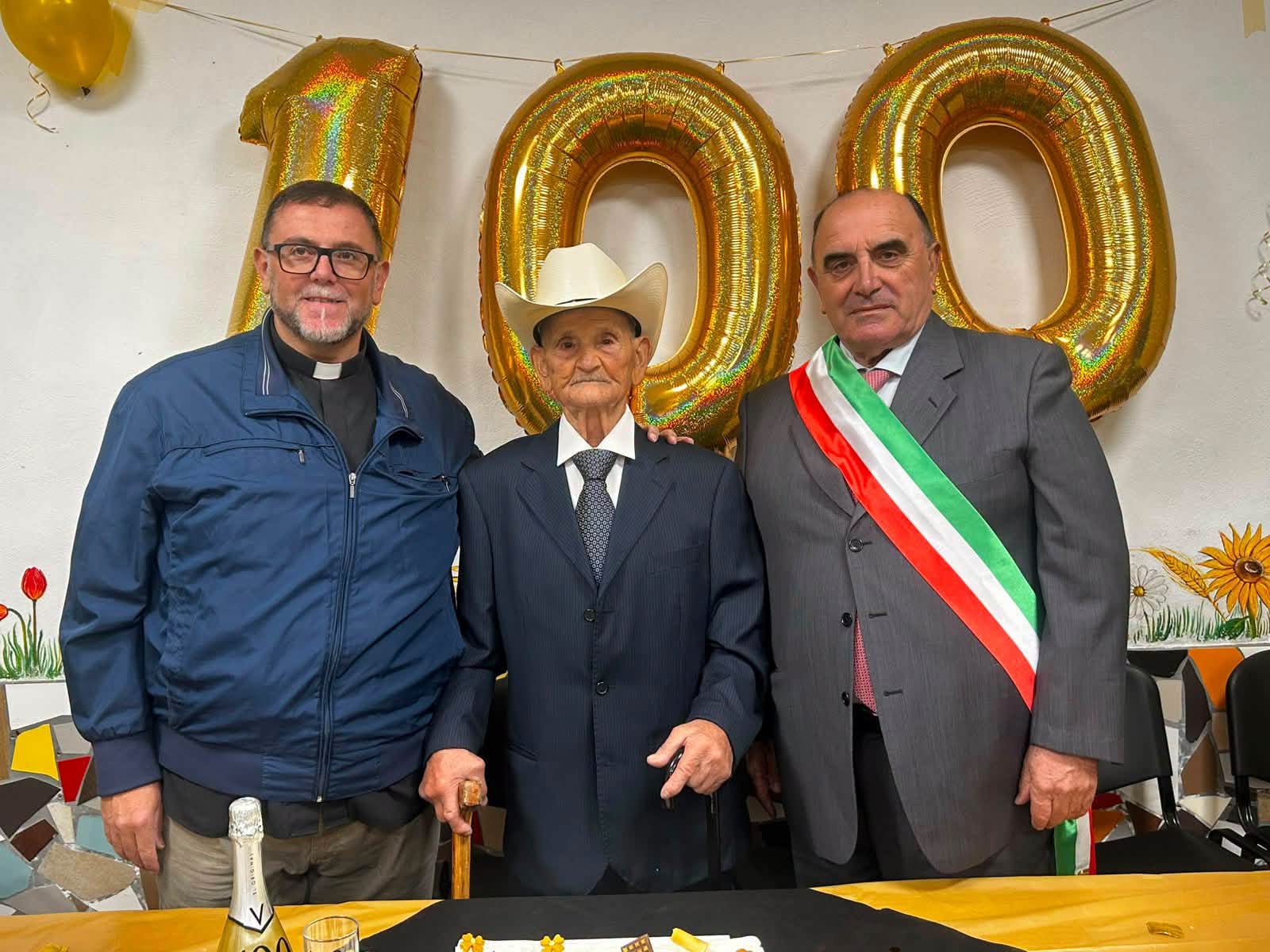 Postiglione festeggia Guerino Manzo: traguardo dei 100 anni